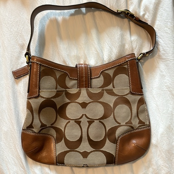 Authentic Coach Horsebit over the shoulder purse - Picture 2 of 4
